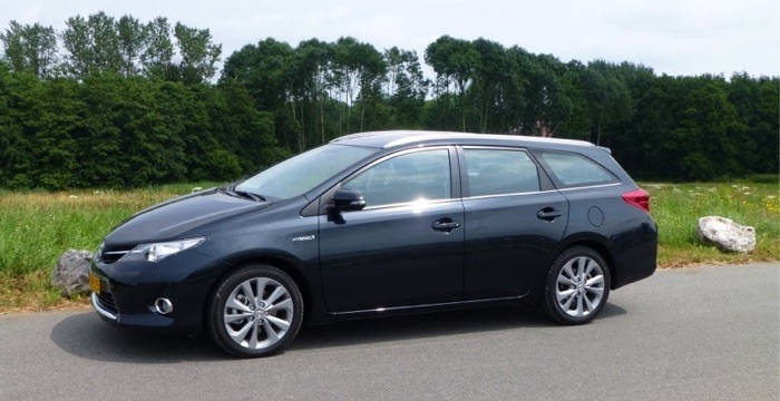 Toyota Auris Hybrid TS Driving-Dutchman