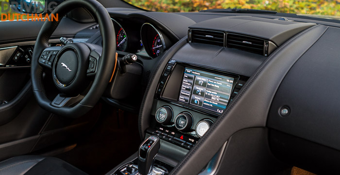 Autotest-Jaguar-F-Type-Coupé-dashboard-DrivingDutchman