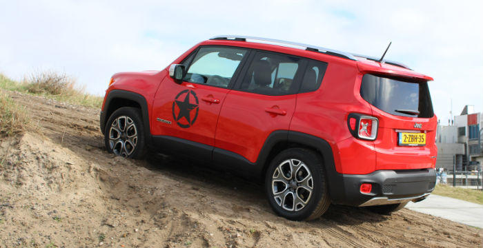 Jeep-Renegade-DrivingDutchman-achter