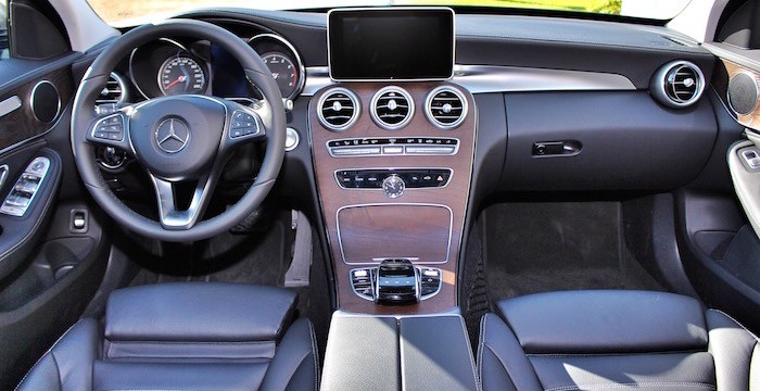 Mercedes-Benz-C-350-e-DrivingDutchman-Dashboard