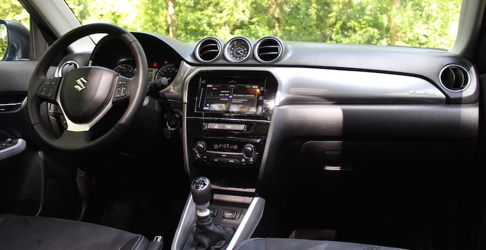 Suzuki Vitara interieur Driving-Dutchman