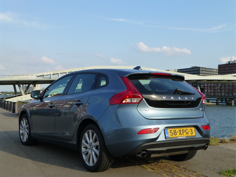 Volvo-V40_T3_Kinetic_2