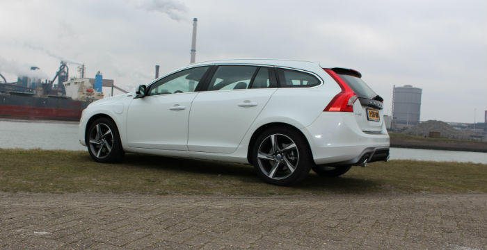 Volvo-V60-Plugin-Hybrid-zijkant-DrivingDutchman