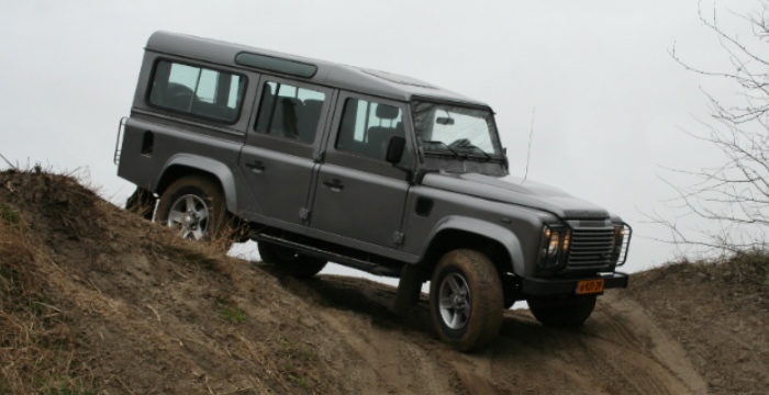 LandRover-Defender-DrivingDutchman