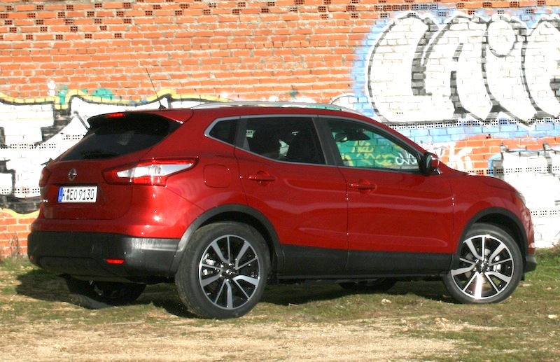 Nissan-Qashqai-2014-rood-achter