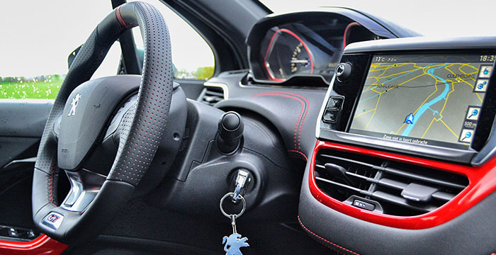 Peugeot-208-GTI-Dashboard