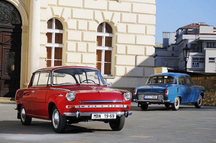 Skoda 50 jaar geleden 1000 MB van voor naar achter Driving-Dutchman