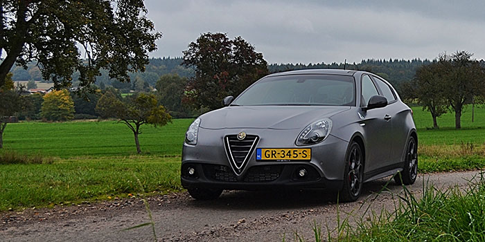 De uitdagende en charmante Alfa Romeo Giulietta QV 1