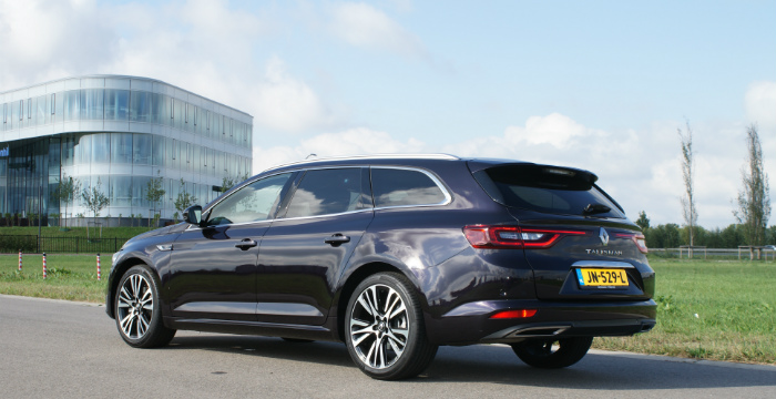 renault-talisman-estate-beslist-geen-muurbloempje_driving-dutchman2