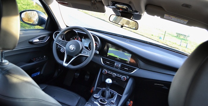 alfa-romeo-giulia-driving-dutchman-11