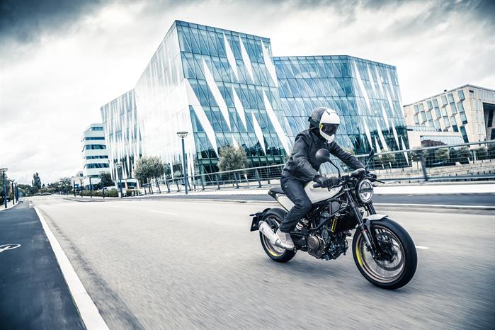 Husqvarna Vitpilen Svartpilen Goes Urban