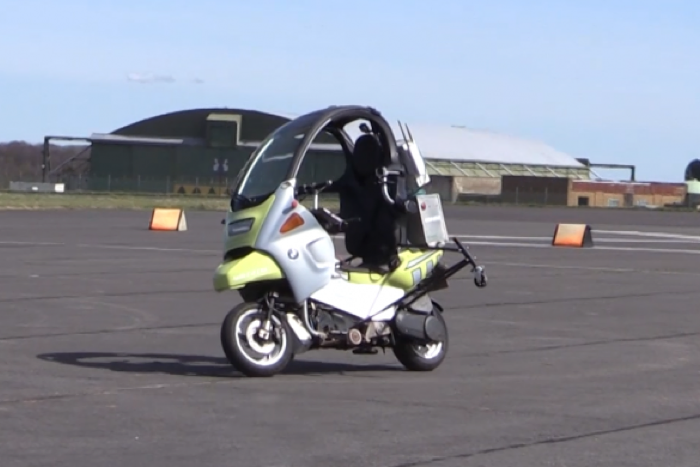 Zelfrijdende motorfiets zonder bestuurder maakt autonome auto veiliger Driving-Dutchman