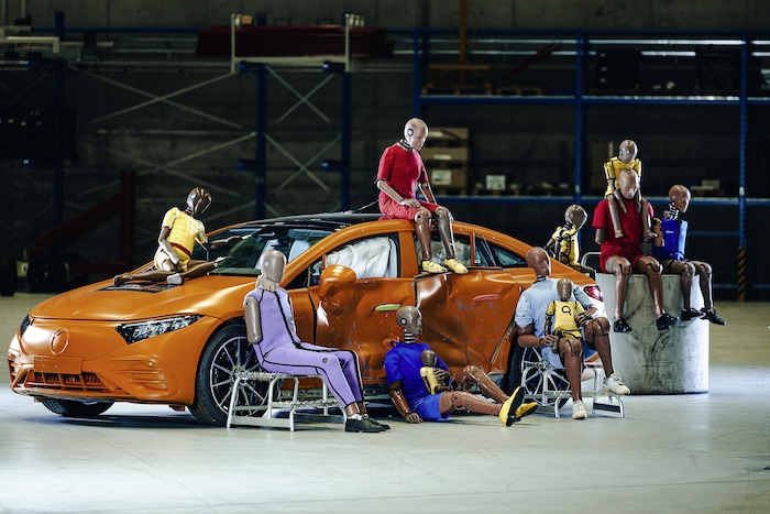 Vrouwelijke dummy's bij crashtests Mercedes-Benz geen kwestie van genderpolitiek Driving-Dutchman