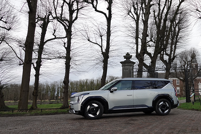 Rijtest Kia EV9 RWD Driving Dutchman zij