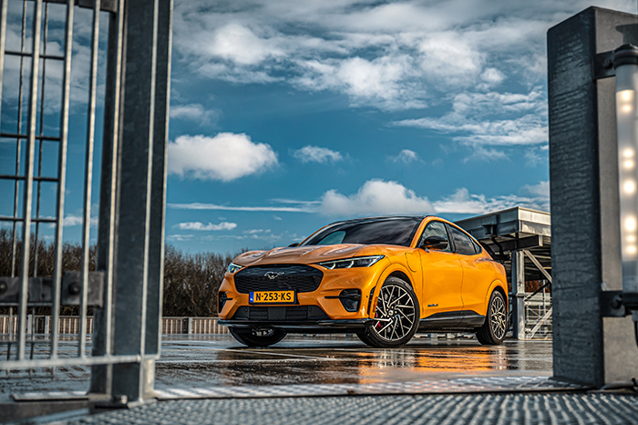 Driving Dutchman Test Ford Mach e GT 3