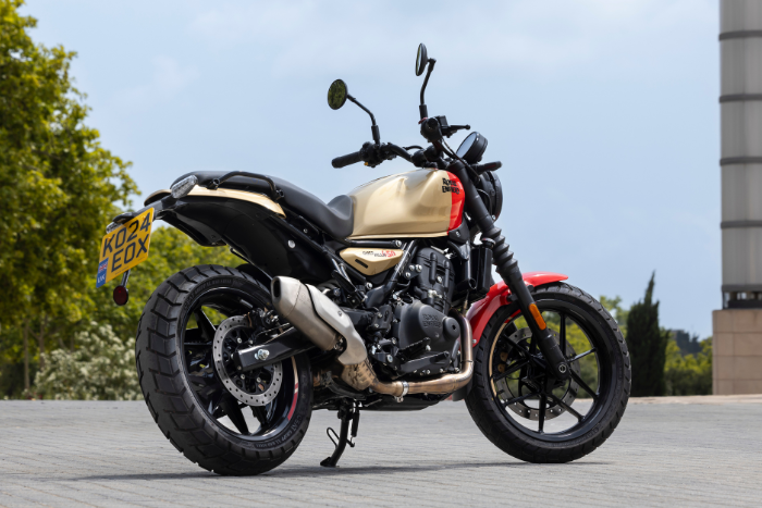 Royal Enfield introduceert Guerrilla 450 Driving Dutchman